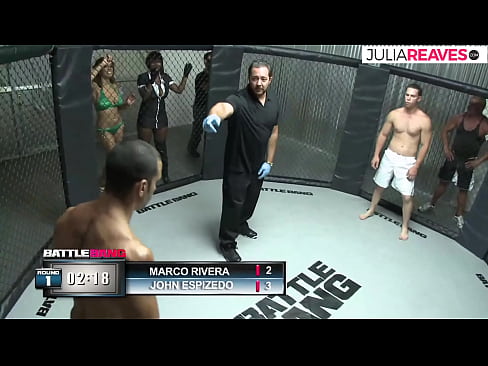 ❤️ Ultimate Fighter ቀለበቱ ውስጥ ከተጣላ በኋላ አንዲት ቁጥር ሴትን ትበዳለች። ☑ በፖርኖ %am.xxxdl.ru ❌
